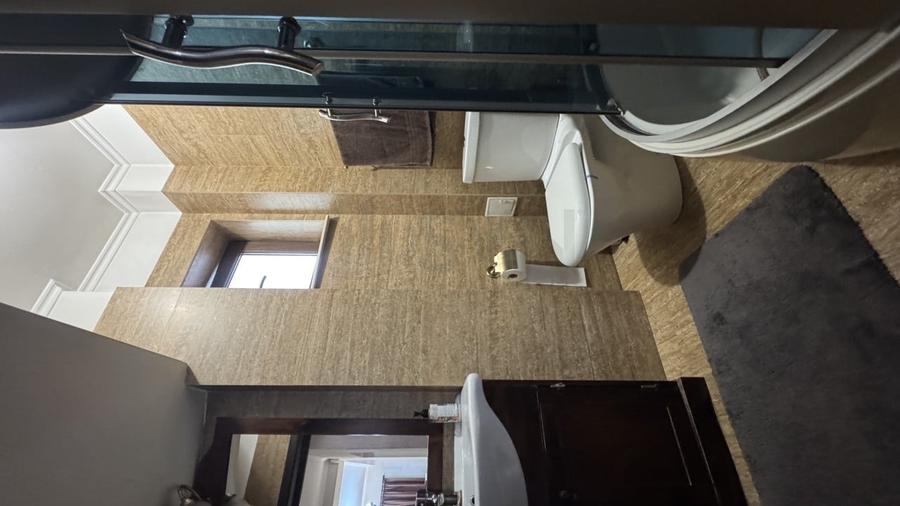 Casă individuală cu 5 camere cu Teren 700 Mp în Central