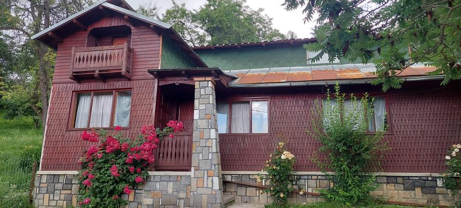 Casă individuală cu 2 camere cu Teren 1745 Mp în Comarnic