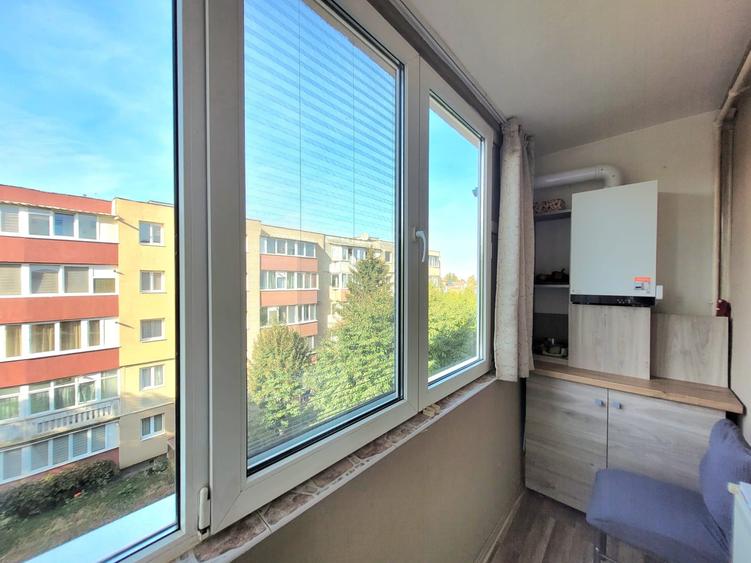 Apartament cu 3 camere decomandat în Florilor