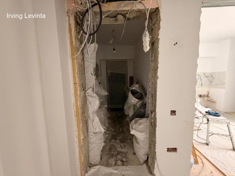 Apartament cu 4 camere în Mihai Bravu