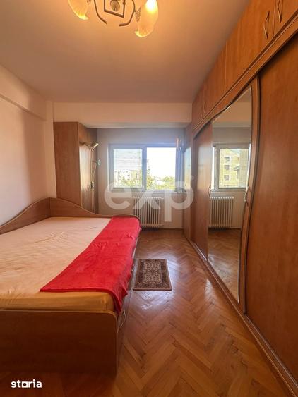 Apartament cu 3 camere semidecomandat în Centrul Civic