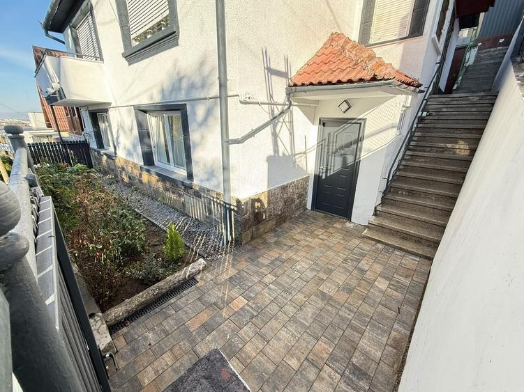 Apartament cu 2 camere semidecomandat în Brașovul Vechi
