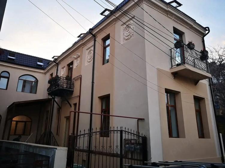 Apartament cu 4 camere semidecomandat în Unirii