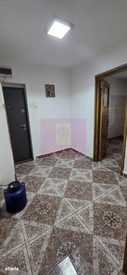 Apartament cu 2 camere decomandat în Poiana