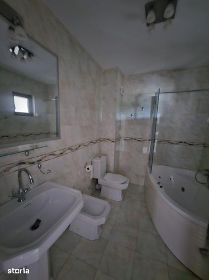 Casă cu 8 camere cu Teren 1500 Mp în Valea Lupului