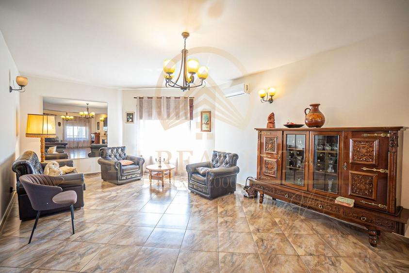 Casă individuală cu 5 camere cu Piscina în Palazu Mare