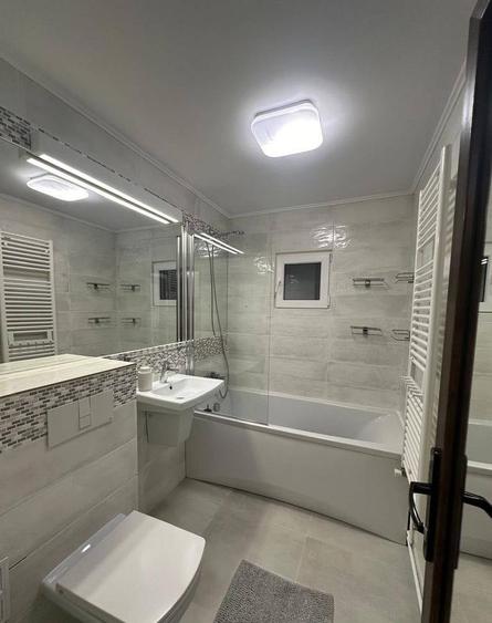 Apartament cu 3 camere decomandat în Plopilor