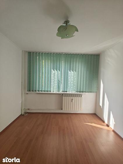 Apartament cu 3 camere semidecomandat în Drumul Taberei