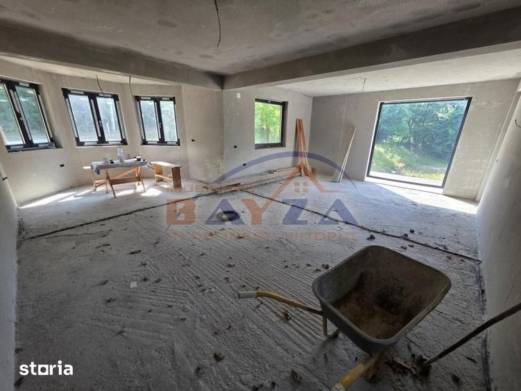 Casă cu 6 camere cu Teren 1500 Mp în Dumbrăvița