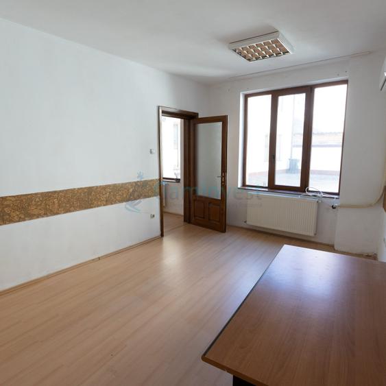 Spațiu comercial, de 382 mp, în Central