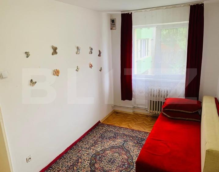Apartament cu 3 camere semidecomandat, mobilat în Semicentral