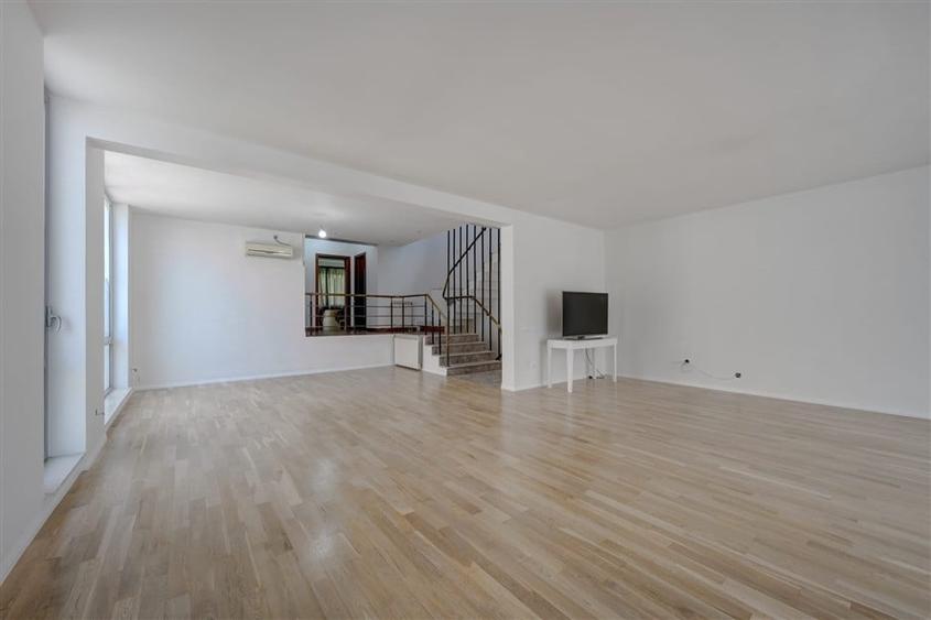 Apartament cu 4 camere decomandat în Dorobanți