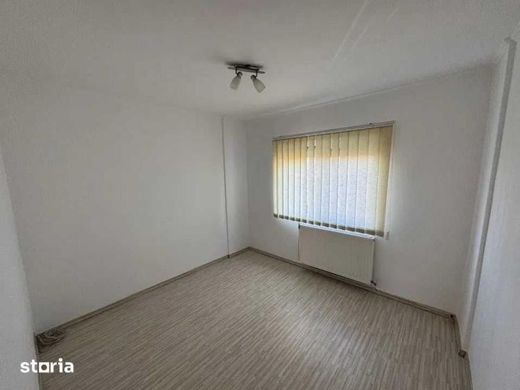 Apartament cu 3 camere decomandat în Micro 16