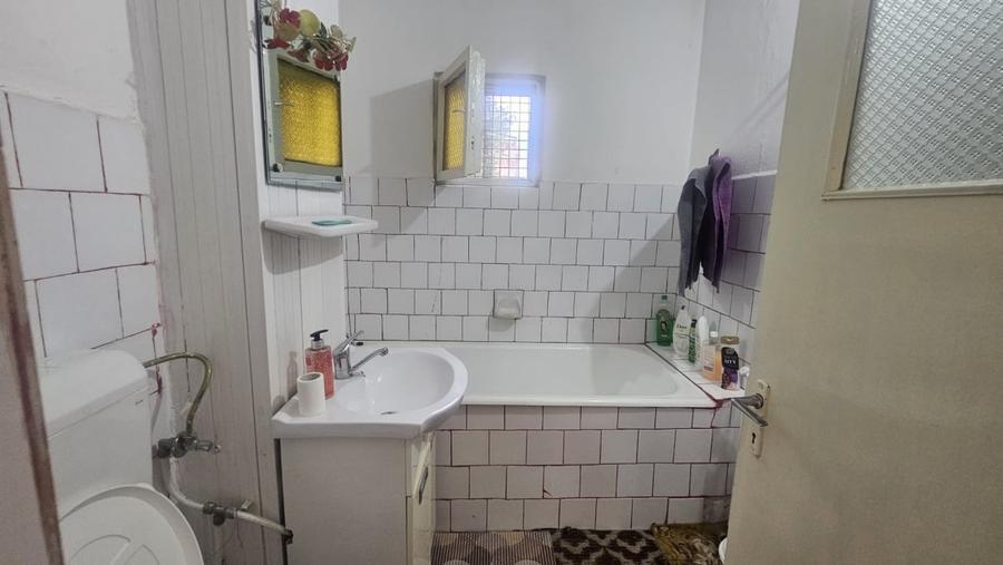 Apartament cu 3 camere decomandat, mobilat în Cetate