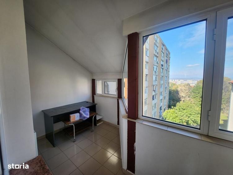 Apartament cu 4 camere decomandat în Craiovei