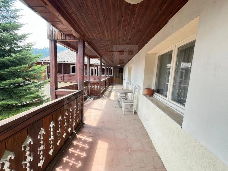 Casă cu 16 camere cu Teren 1100 Mp în Central