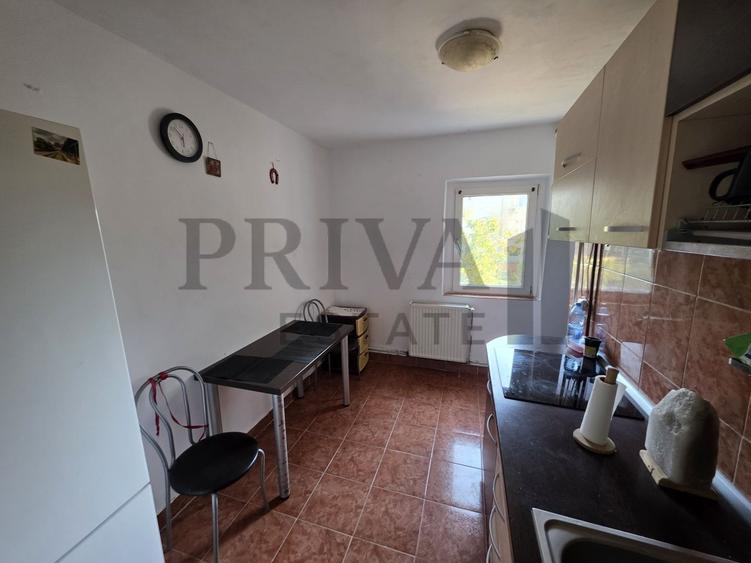 Apartament cu 3 camere decomandat, mobilat în Girocului