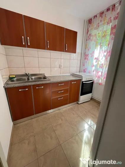 Garsonieră în Apărătorii Patriei