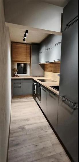 Apartament cu 3 camere semidecomandat în Romanilor
