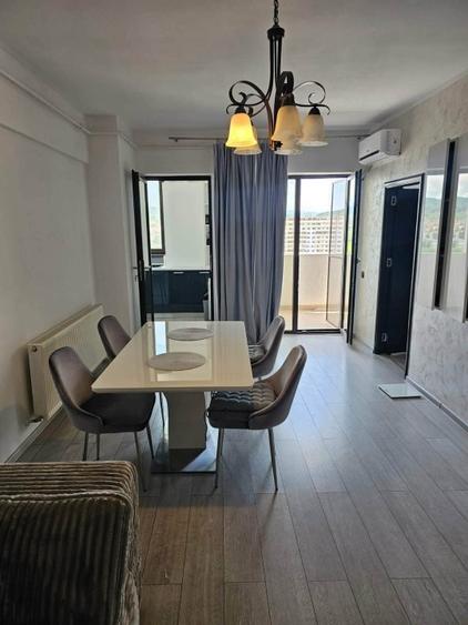 Apartament cu 3 camere decomandat, mobilat în Central