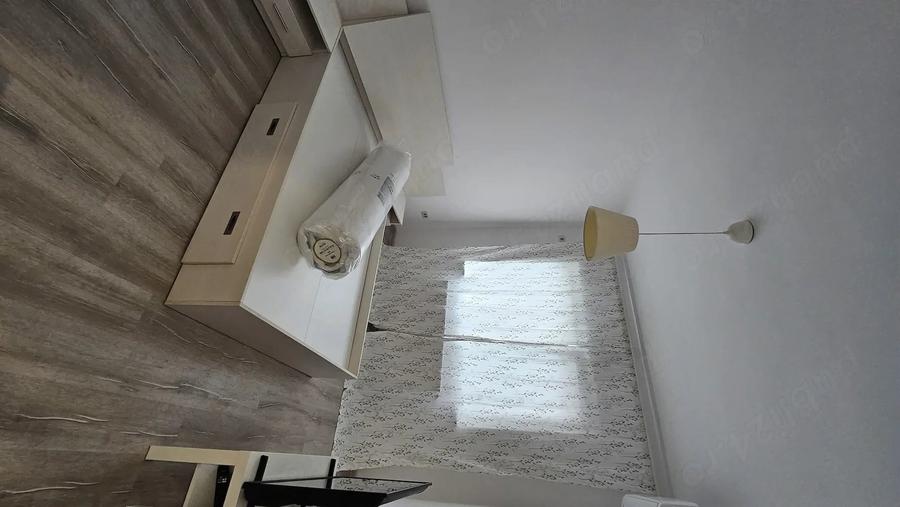 Garsonieră decomandată în Roșu