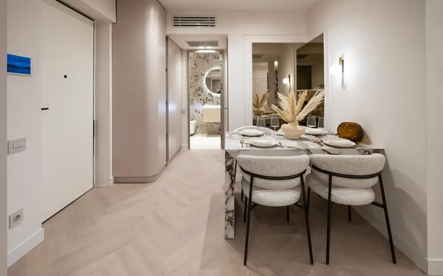 Apartament cu 4 camere semidecomandat în Aviației