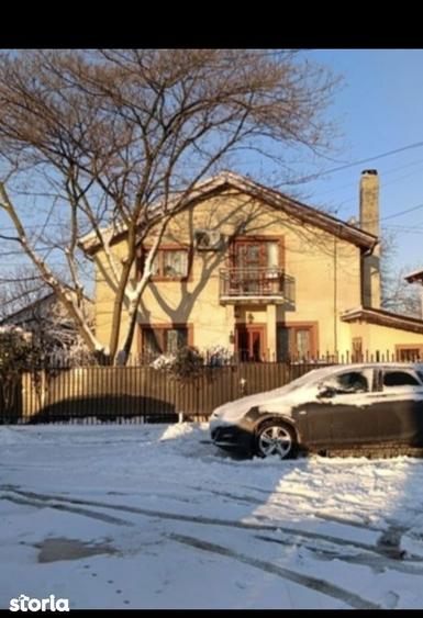 Casă cu 5 camere cu Teren 66 Mp în Valu lui Traian
