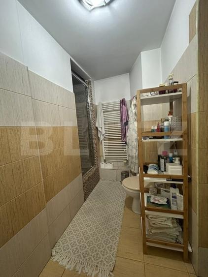 Apartament cu 5 camere decomandat, mobilat în Reghin
