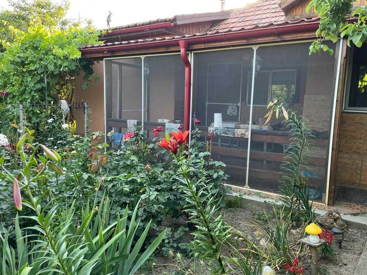 Casă cu 2 camere în Grindu