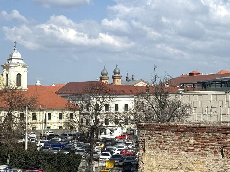 Adresă de prestigiu: 3 camere Piața Victoriei - 20