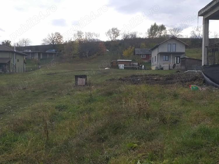 Teren de 4600 mp, în Iris
