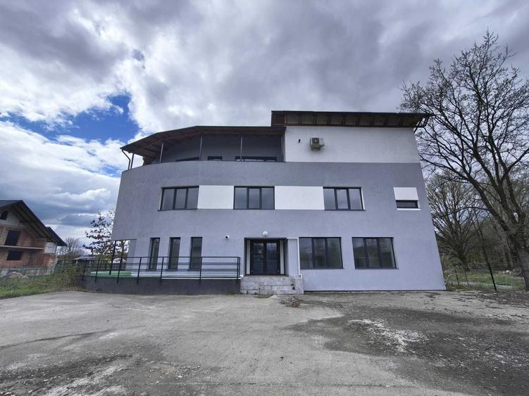 Casă cu 4 camere în Lăpuș