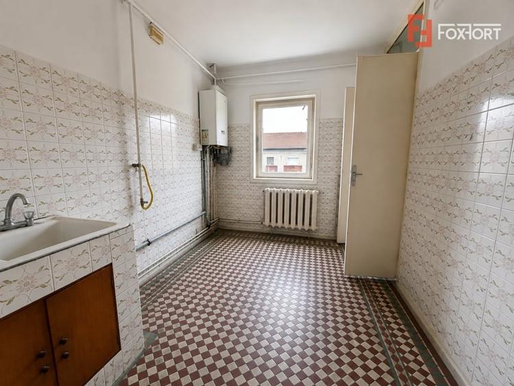 Apartament cu 2 camere semidecomandat în Aradului