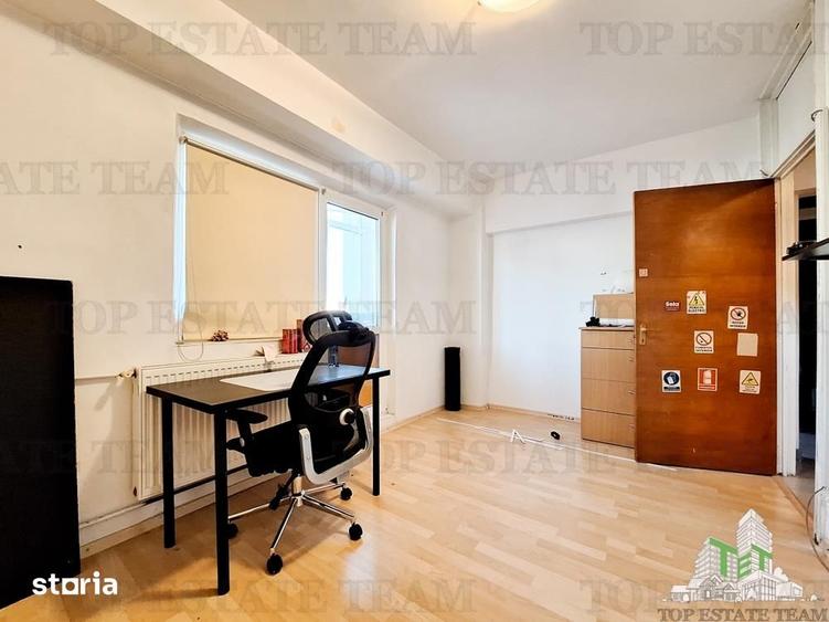 Apartament cu 4 camere decomandat în Tei