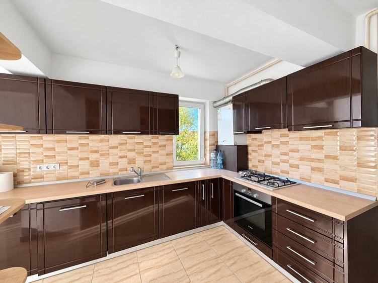 Apartament cu 3 camere decomandat, mobilat în Șelimbăr