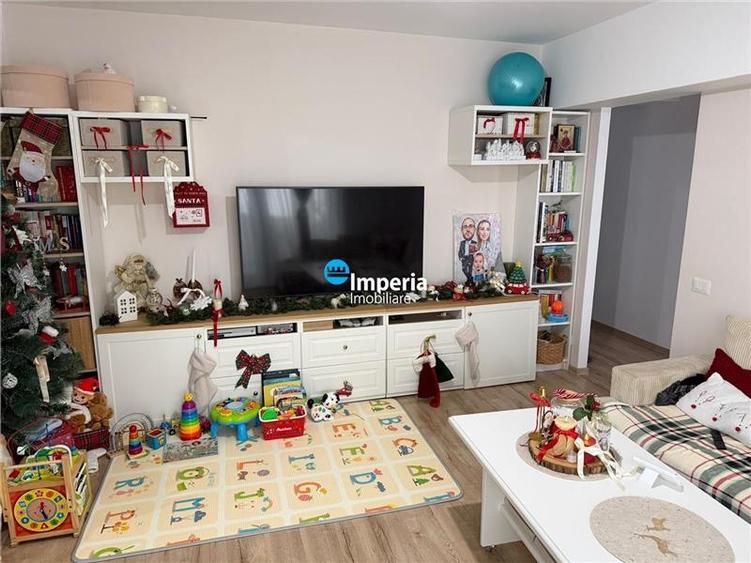 Apartament cu 3 camere semidecomandat, mobilat în Tătărași