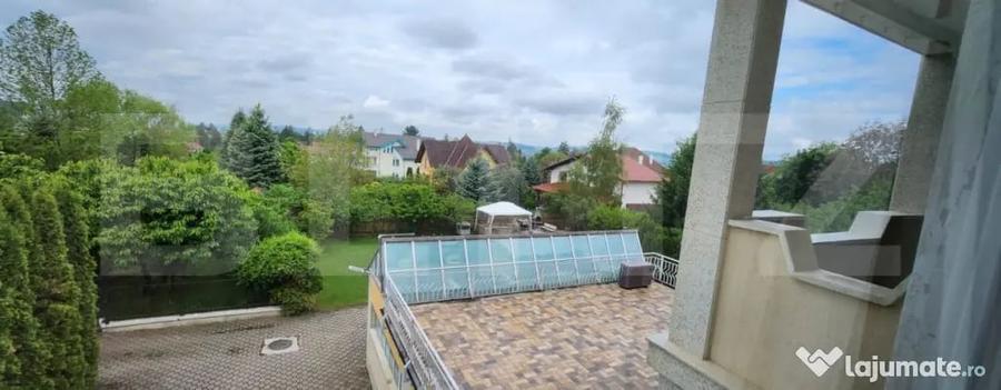 Casă cu 12 camere cu Teren 1372 Mp în Platou