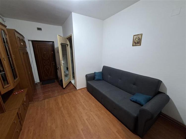 Garsonieră circulară, mobilată în Dâmbul Rotund