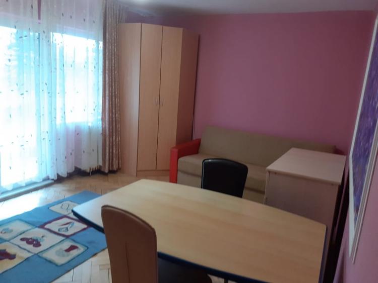 Apartament cu 3 camere decomandat, mobilat în Zorilor