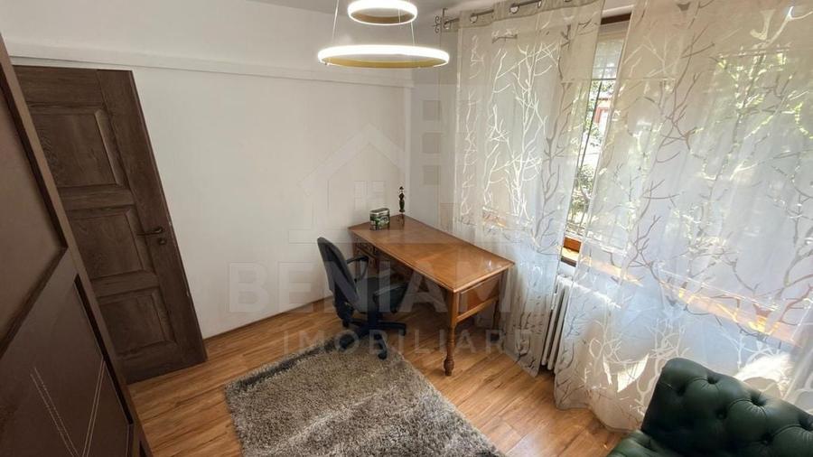 Apartament cu 3 camere decomandat în Calea București