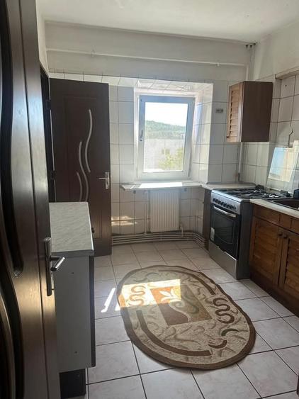 Apartament cu 3 camere decomandat, mobilat în Nicolina