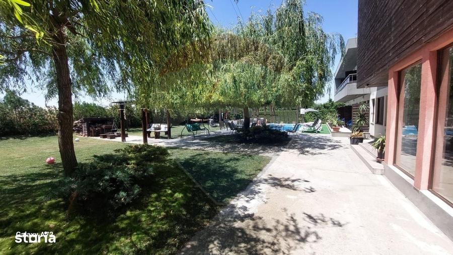 Spațiu comercial, de 316 mp, în Corbu