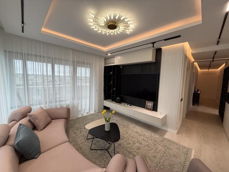 Apartament cu 3 camere decomandat, mobilat în Nicolina