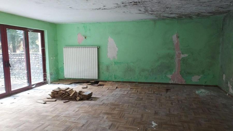 Casă individuală cu 6 camere cu Teren 600 Mp în Central