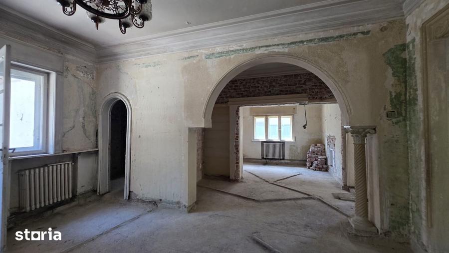 Casă cu 6 camere cu Teren 469 Mp în Domenii