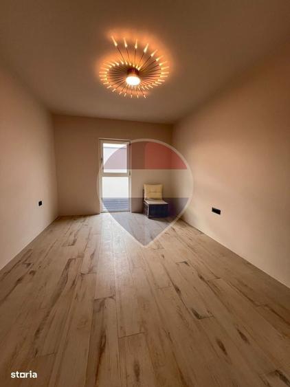 Casă cu 4 camere cu Teren 800 Mp în Central
