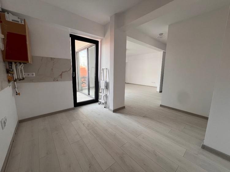 Apartament cu 3 camere semidecomandat în Someșeni