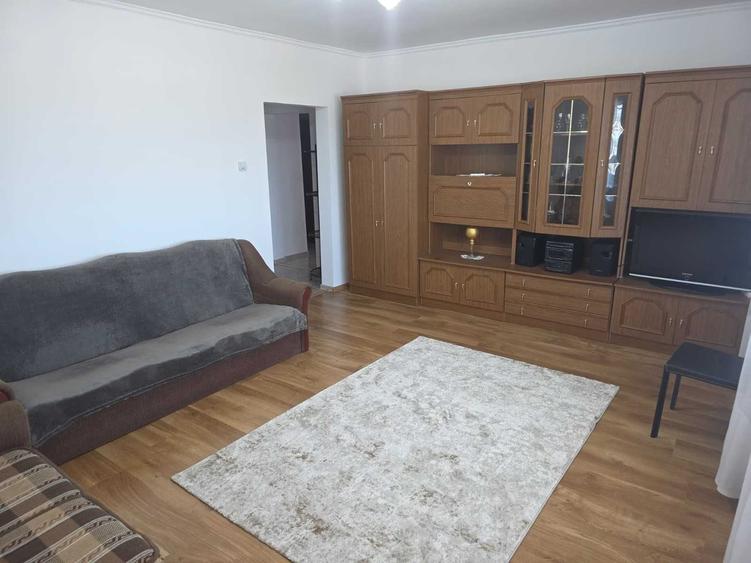 Apartament cu 3 camere decomandat în Găvana