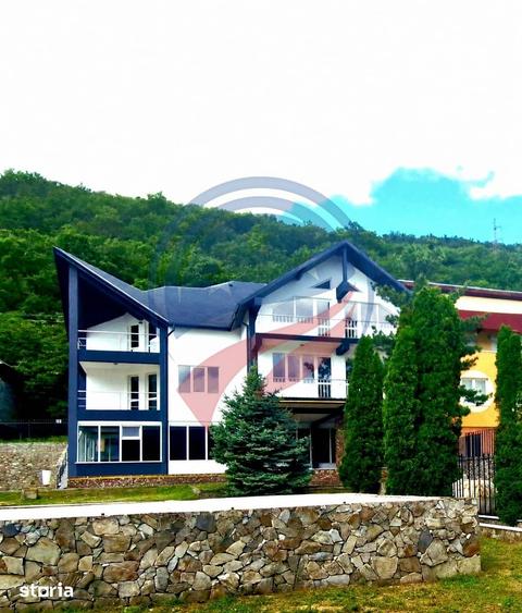 Casă cu Teren 1448 Mp în Central