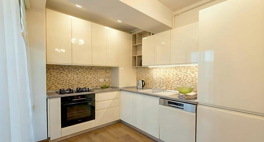 Apartament cu 2 camere decomandat, mobilat în Universitate
